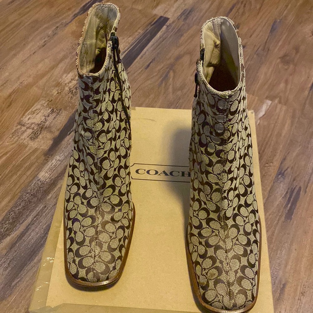 Signature Coach Ankle Boots Size 7 throw back!